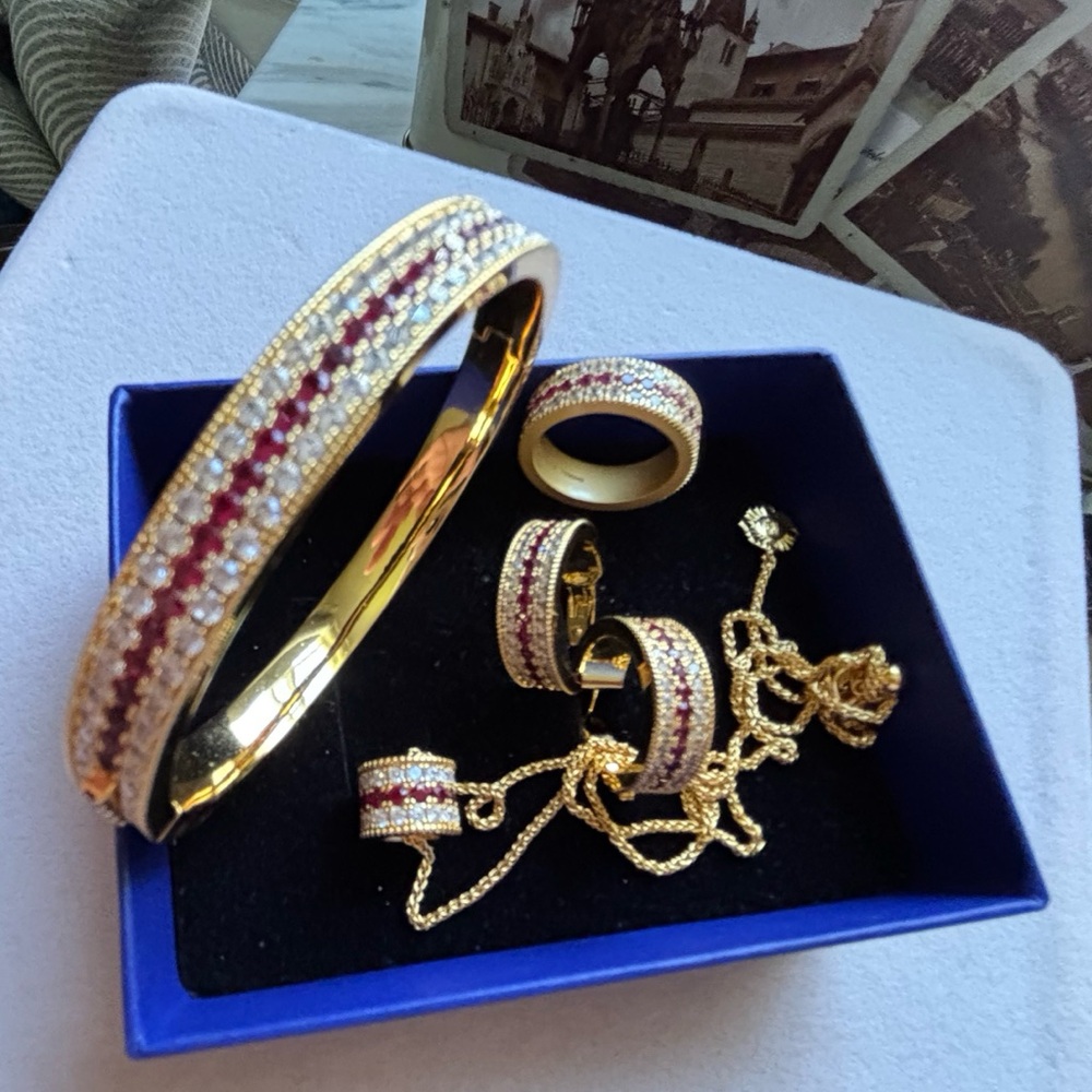 （new) Gold filled Jewelry Set